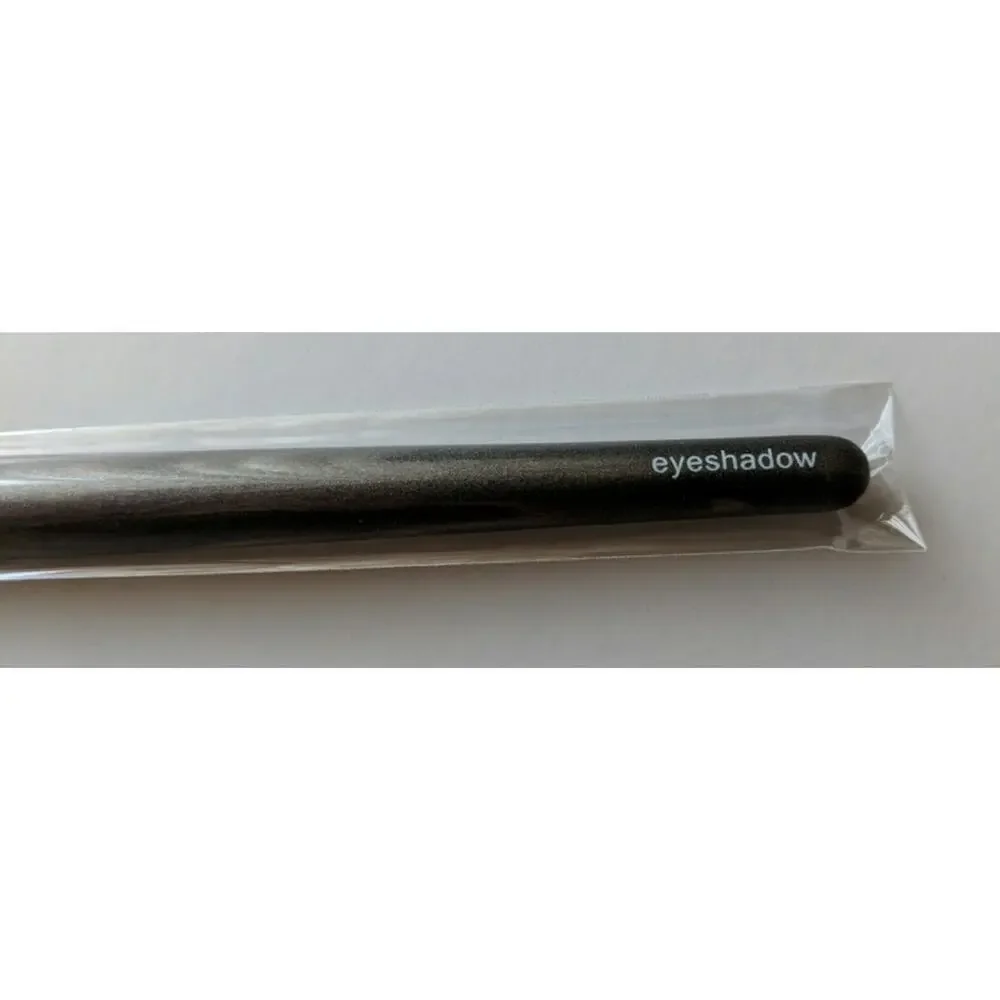 Vasanti Cosmetics Eyeshadow Brush - NIP